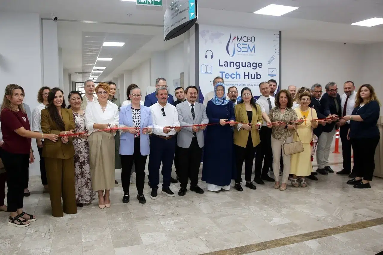Manisa'da teknoloji odaklı eğitim hamlesi: MCBÜ kapılarını açtı