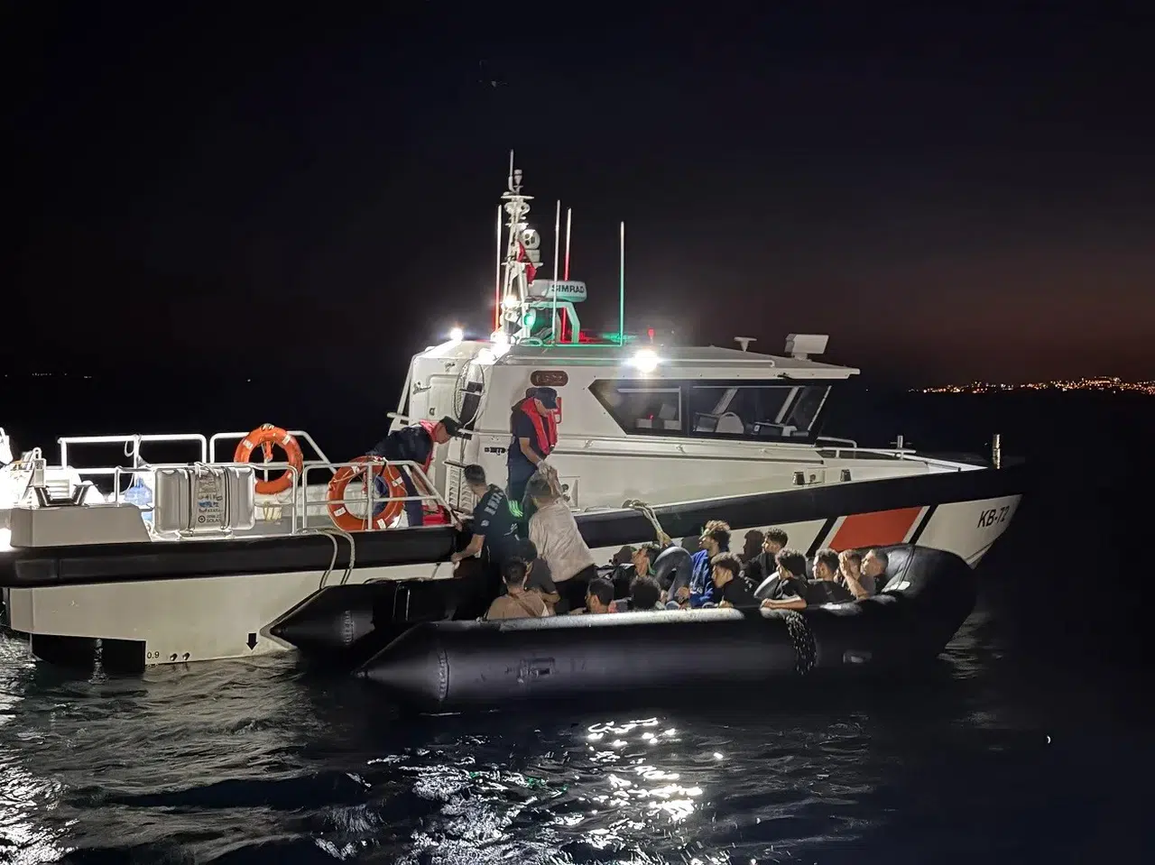 Ege'de gece operasyonu: Sahil güvenlikten kaçamadılar