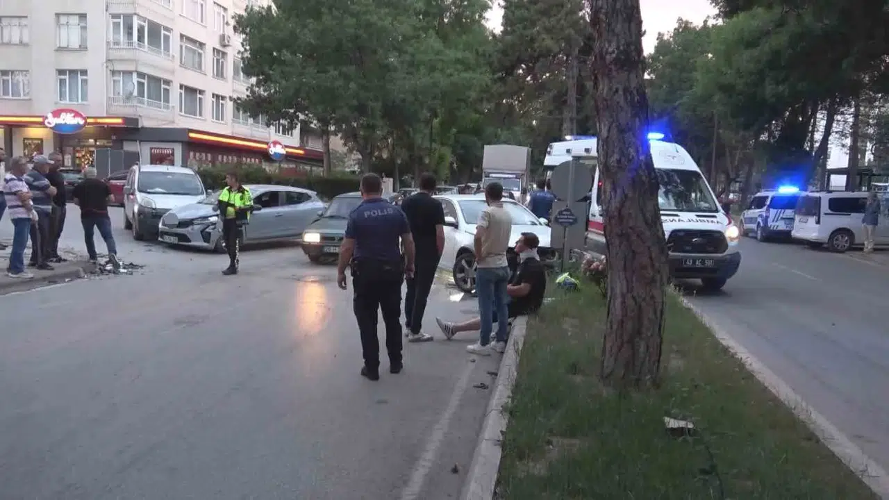 Kütahya trafiğinde zincirleme kaza: 2 yaralı