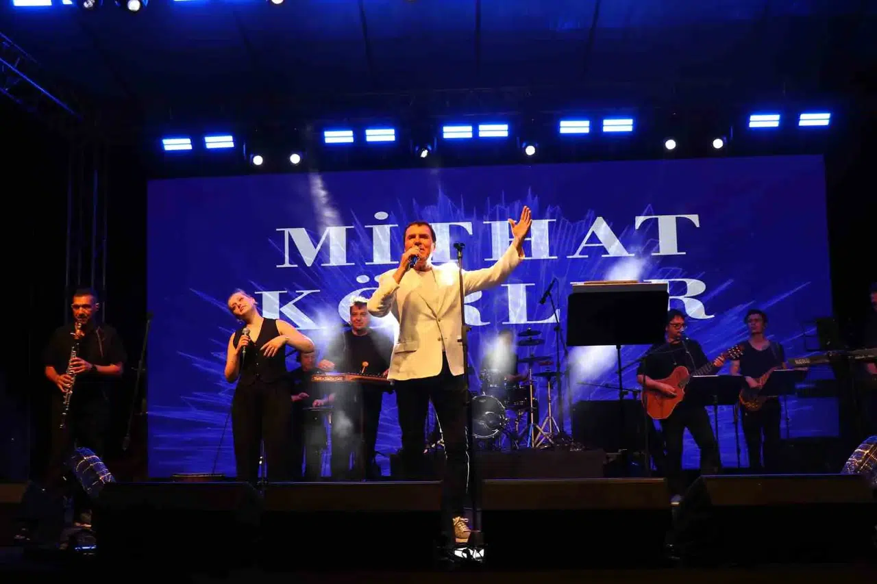 Honaz kirazının başkentinde festival ateşi Mithat Körler ile yandı