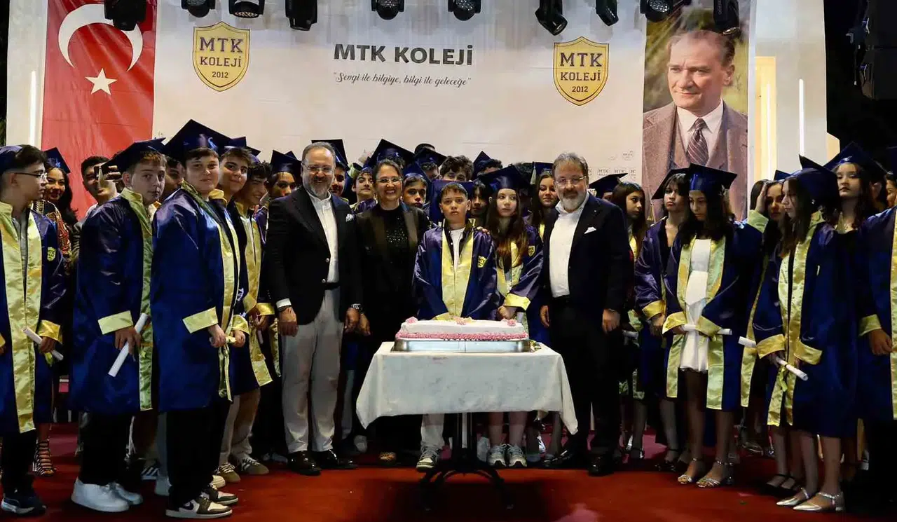 MTK Koleji’nde mezuniyet gururu: Geleceğin mimarları diplomalarını aldı