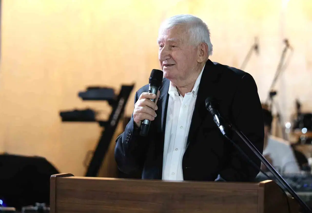 Genç mezunlara duygusal veda: Geleceğin mimarları yola çıkıyor