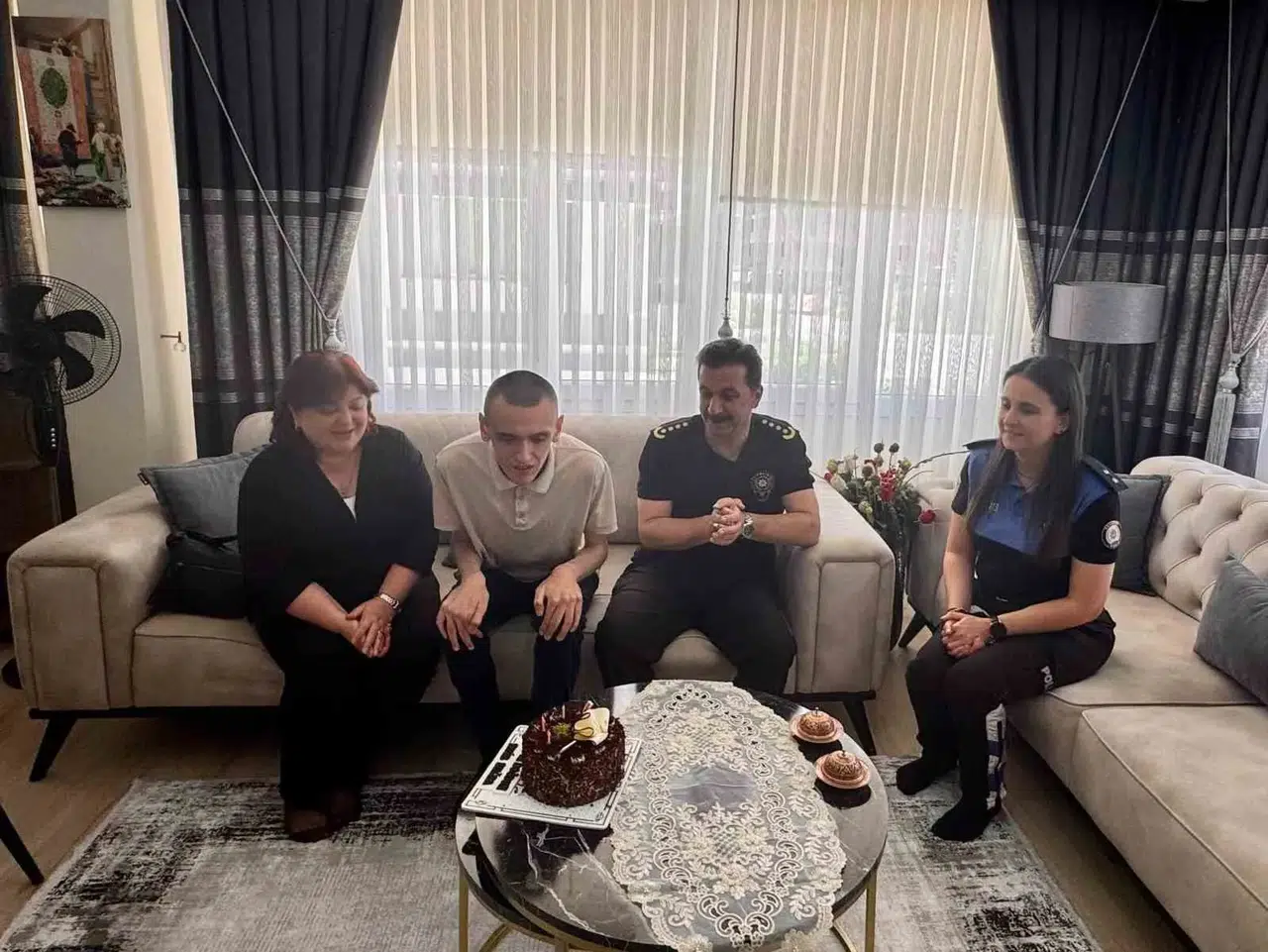 Emniyetten Emir Buğra’ya unutulmayacak doğum günü jesti