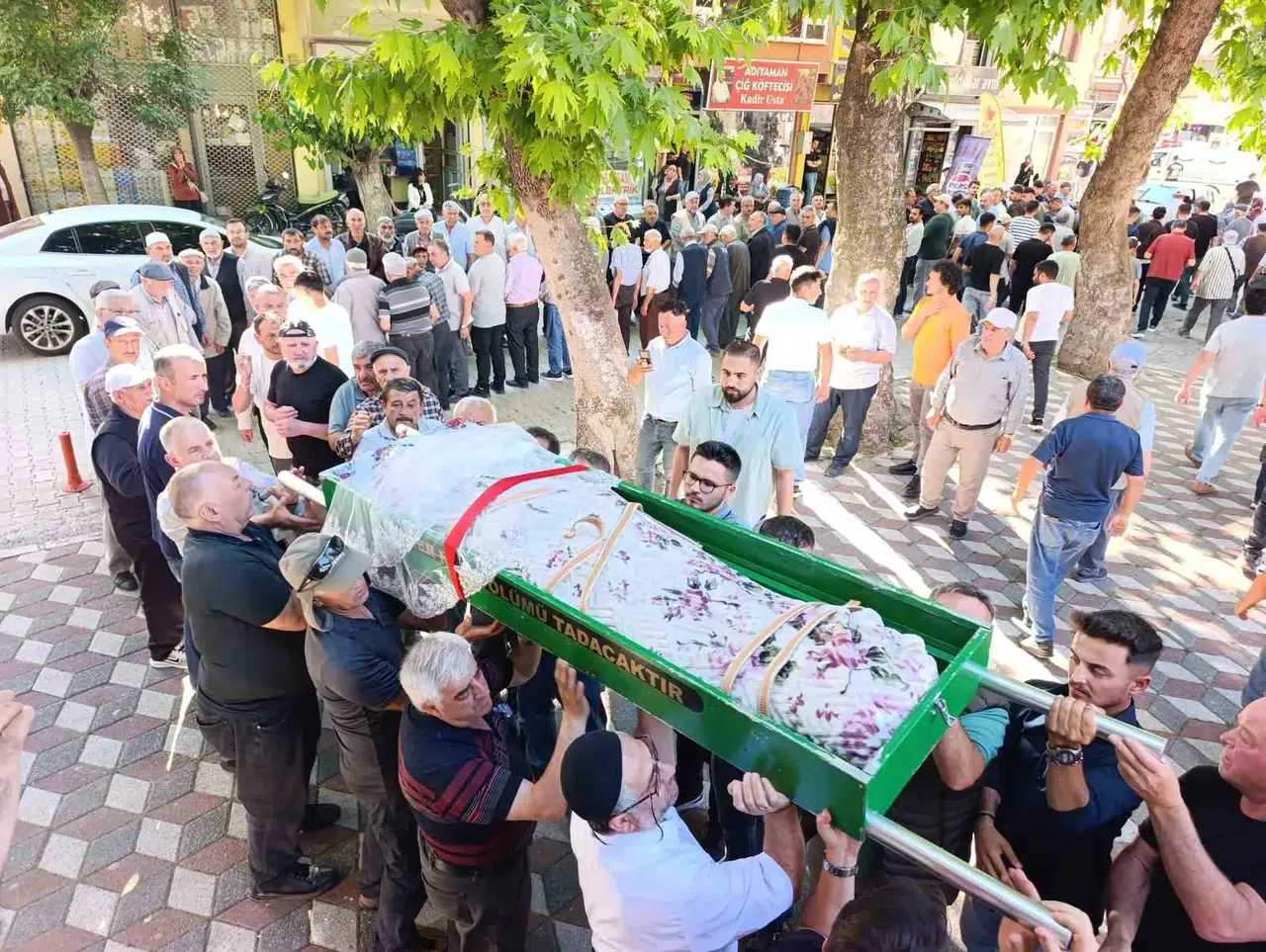 Isparta'daki esrarengiz ölümde yürek yakan veda: Genç kız son yolculuğuna uğurlandı