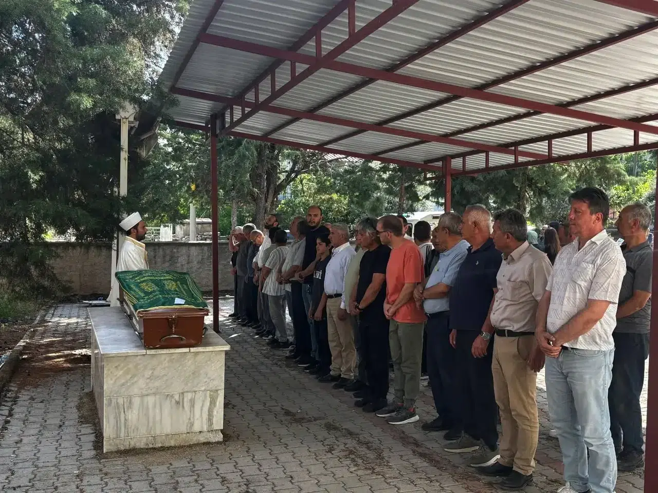 Gazeteci Kadriye Sözeri’nin acı günü: Annesi Türkan Sözeri dualarla toprağa verildi