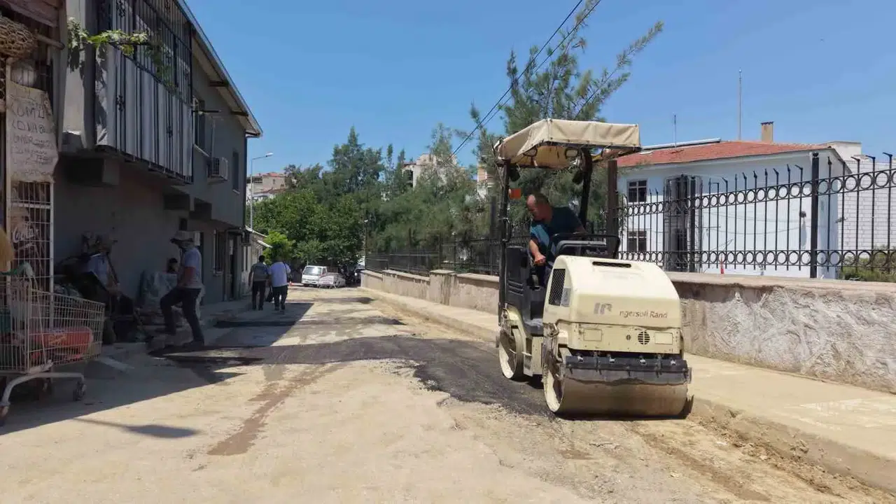 Şehzadeler'de asfalt seferberliği: Yollar yenileniyor