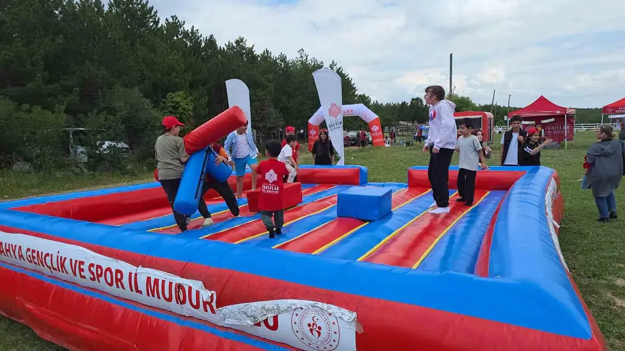 Vakıf medeniyetinin asırlık nezaketi Kütahya’da hayat buldu: Çocuklar gönüllerince eğlendi