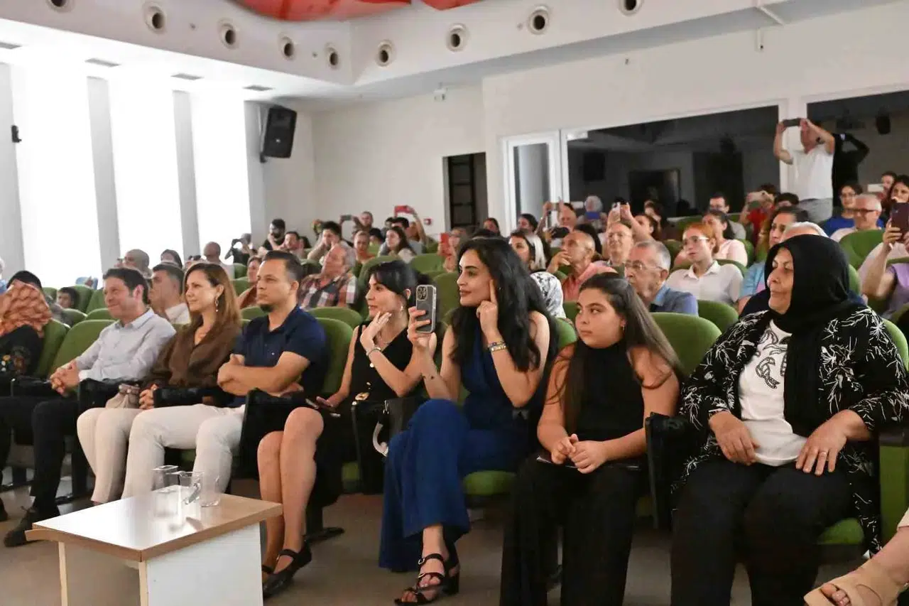 Manisa'da sanat rüzgarı: MASMEK öğrencileri hünerlerini sahnede sergiledi