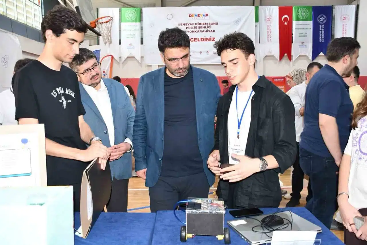 Geleceğin mucitleri Afyonkarahisar’da sahneye çıktı: Teknoloji rüzgarı esti