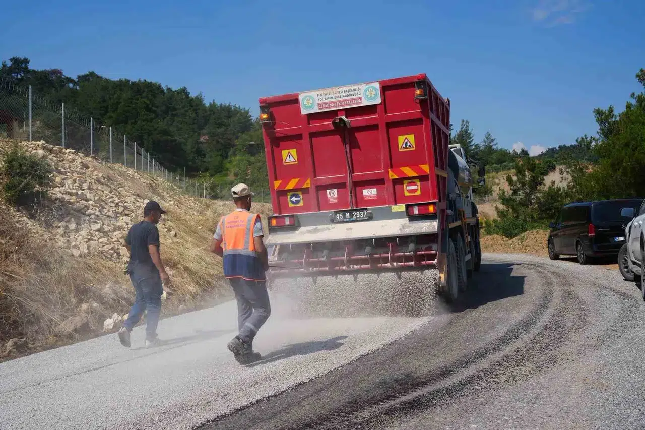 Turgutlu’da ulaşım seferberliği: Başkan Akın sahadaki çalışmaları denetledi