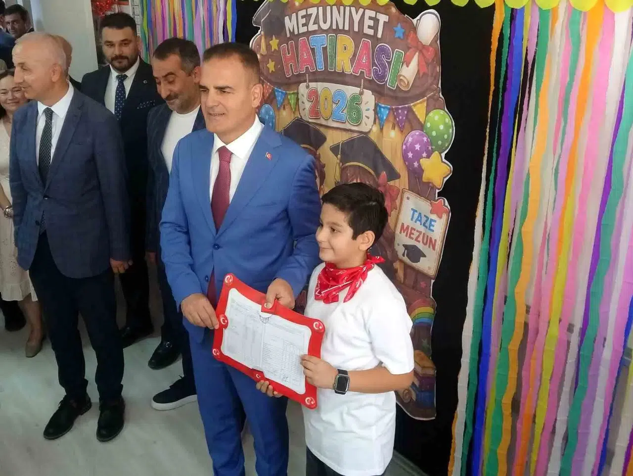 Muğla’da karne coşkusu: Vali Akbıyık’tan öğrencilere tatil mesajı
