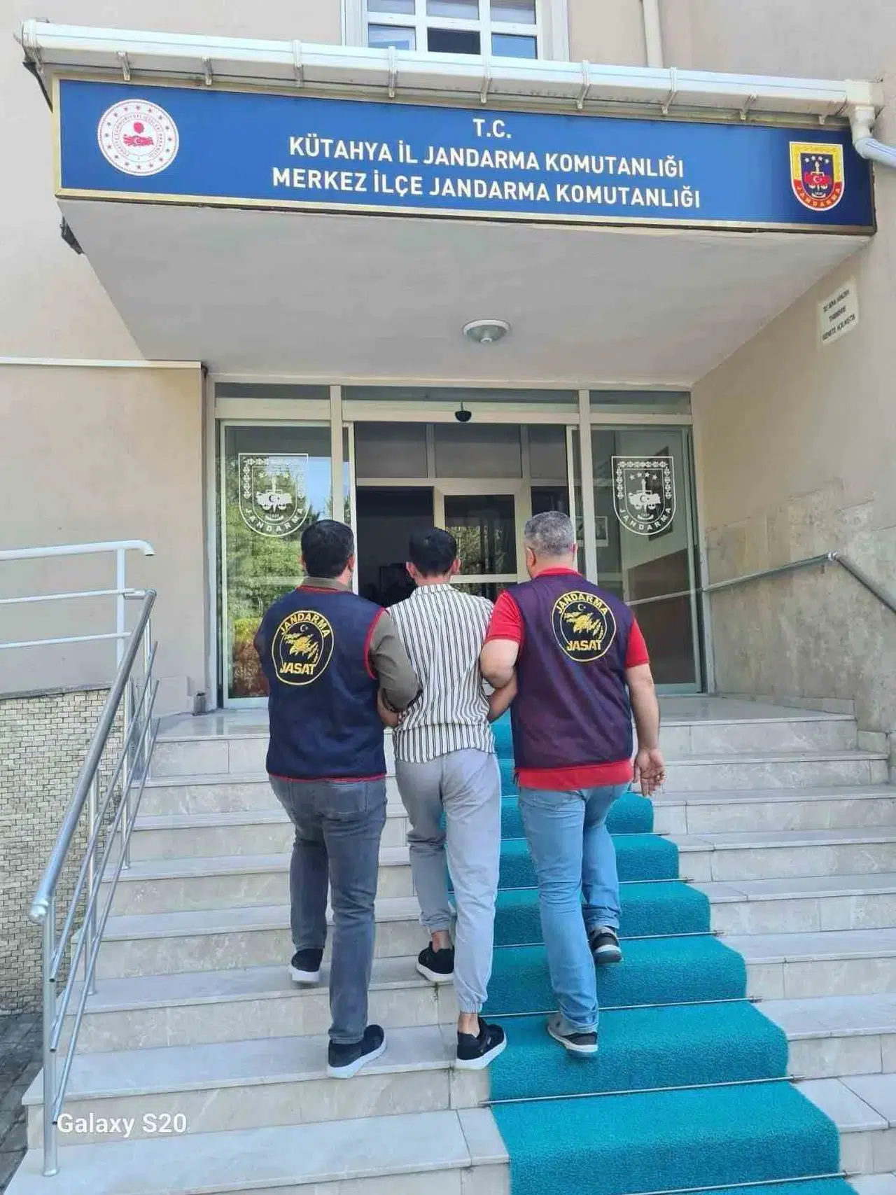 Kütahya’da uyuşturucu operasyonu: 13 yıl 9 ay hapis cezası olan firari yakalandı