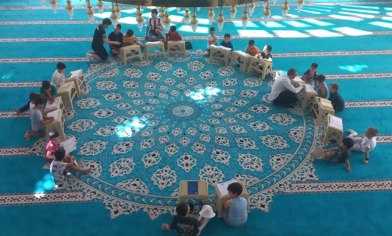 Selendi’de miniklerin neşesi camilere taştı: Yaz kursları kapılarını açtı