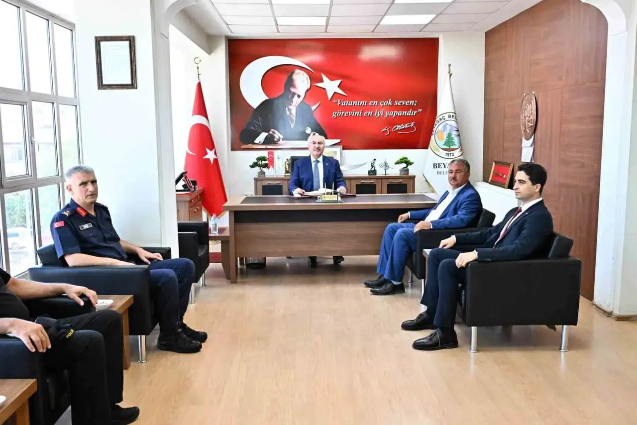 Vali Köşger’den Beyağaç mesaisi: Şehitleri unutmadı, projeleri yerinde denetledi