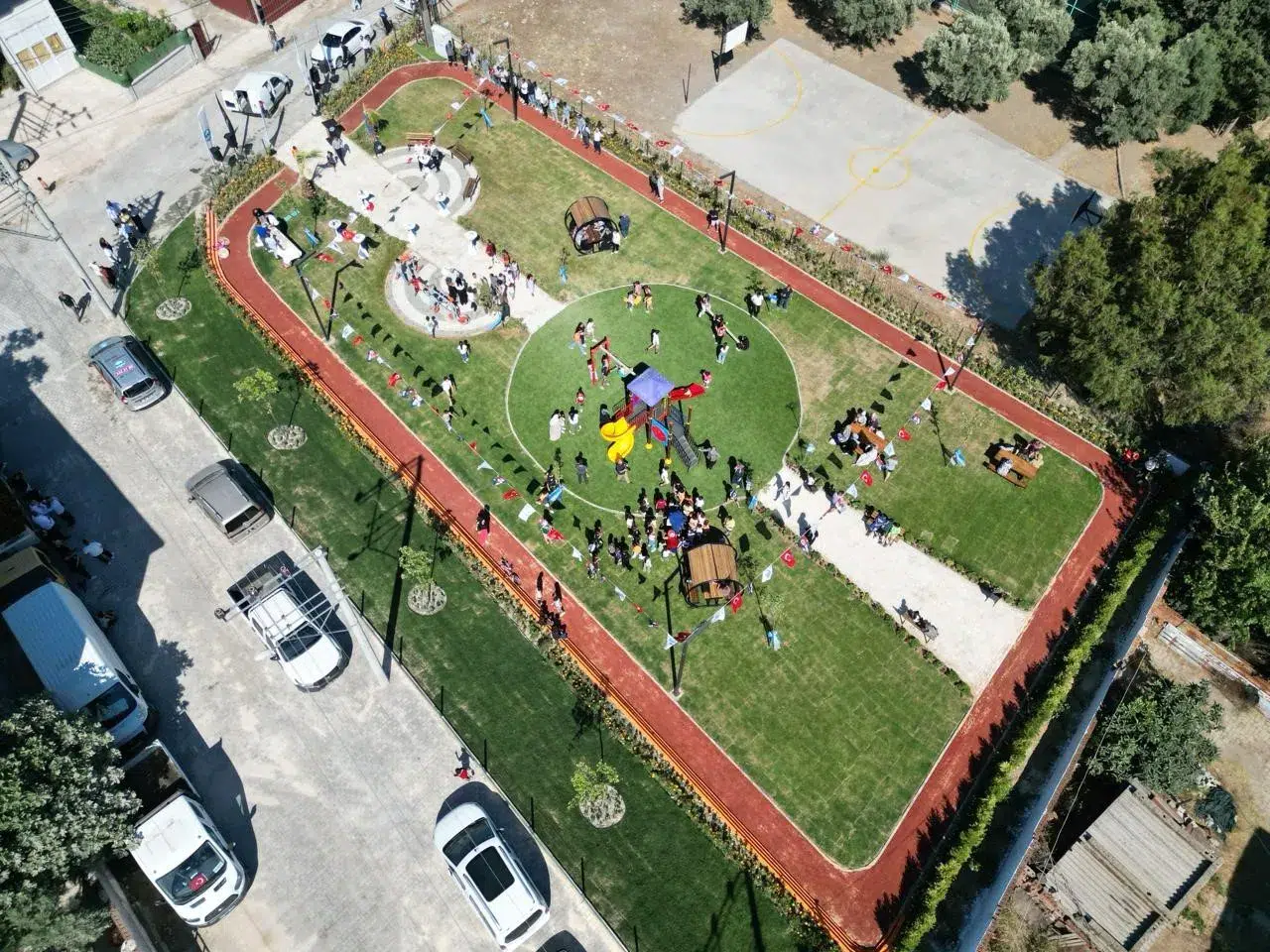 Söke’de verilen söz tutuldu: Akçakonak yeni sosyal alanına kavuştu