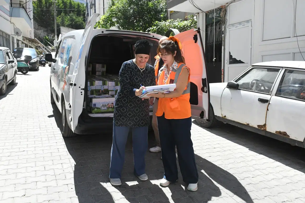 Miniklerin gelişimine tam destek: Kuşadası’nda süt dağıtımı yeniden başladı