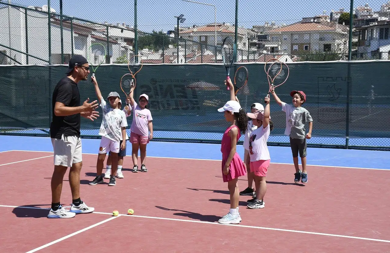 Kuşadası'nda yaz tatili hareketleniyor: Minikler için ücretsiz spor dönemi başladı
