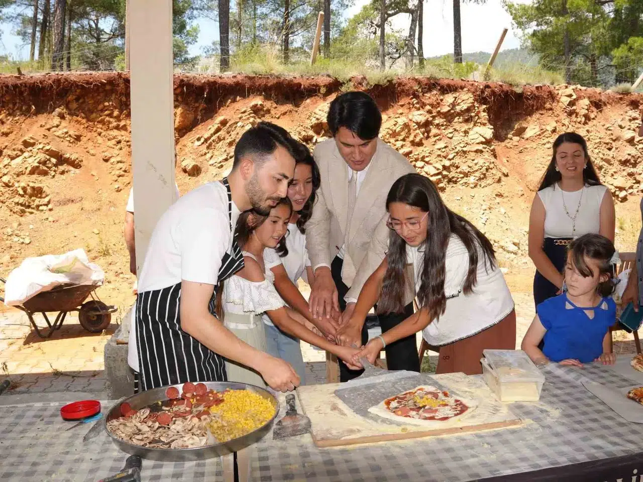Köyceğiz'de eğitimde gönüllülük rüzgarı: Yüzlerce öğrenciye umut oldular