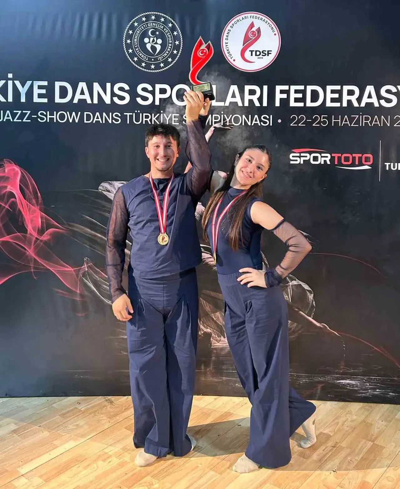 Sahne tozundan mera yoluna: Genç yeteneğin şaşırtan yaşam dengesi