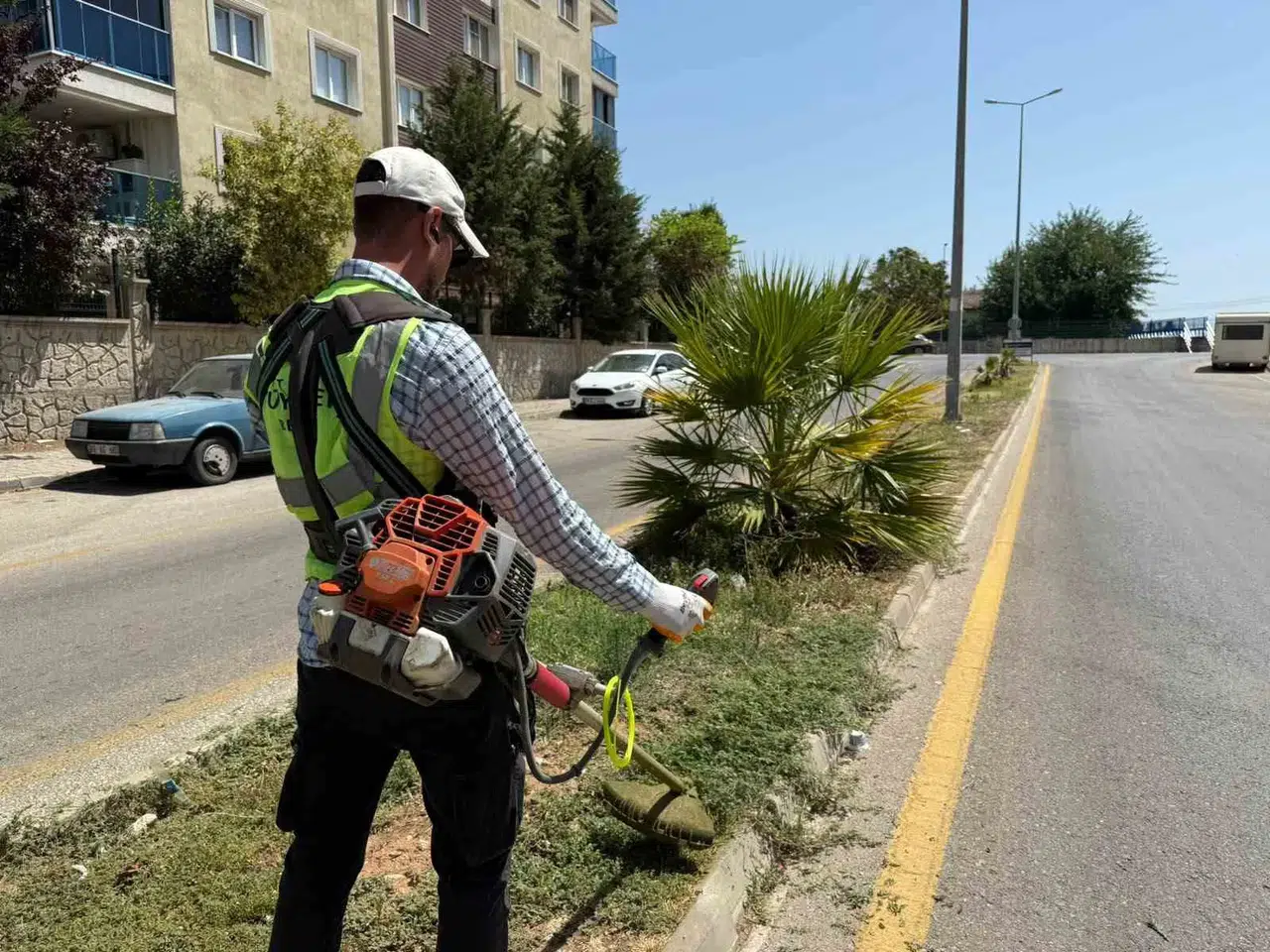 Çeştepe'de yeşil alanlar Özlem Çerçioğlu’nun dokunuşuyla yenileniyor