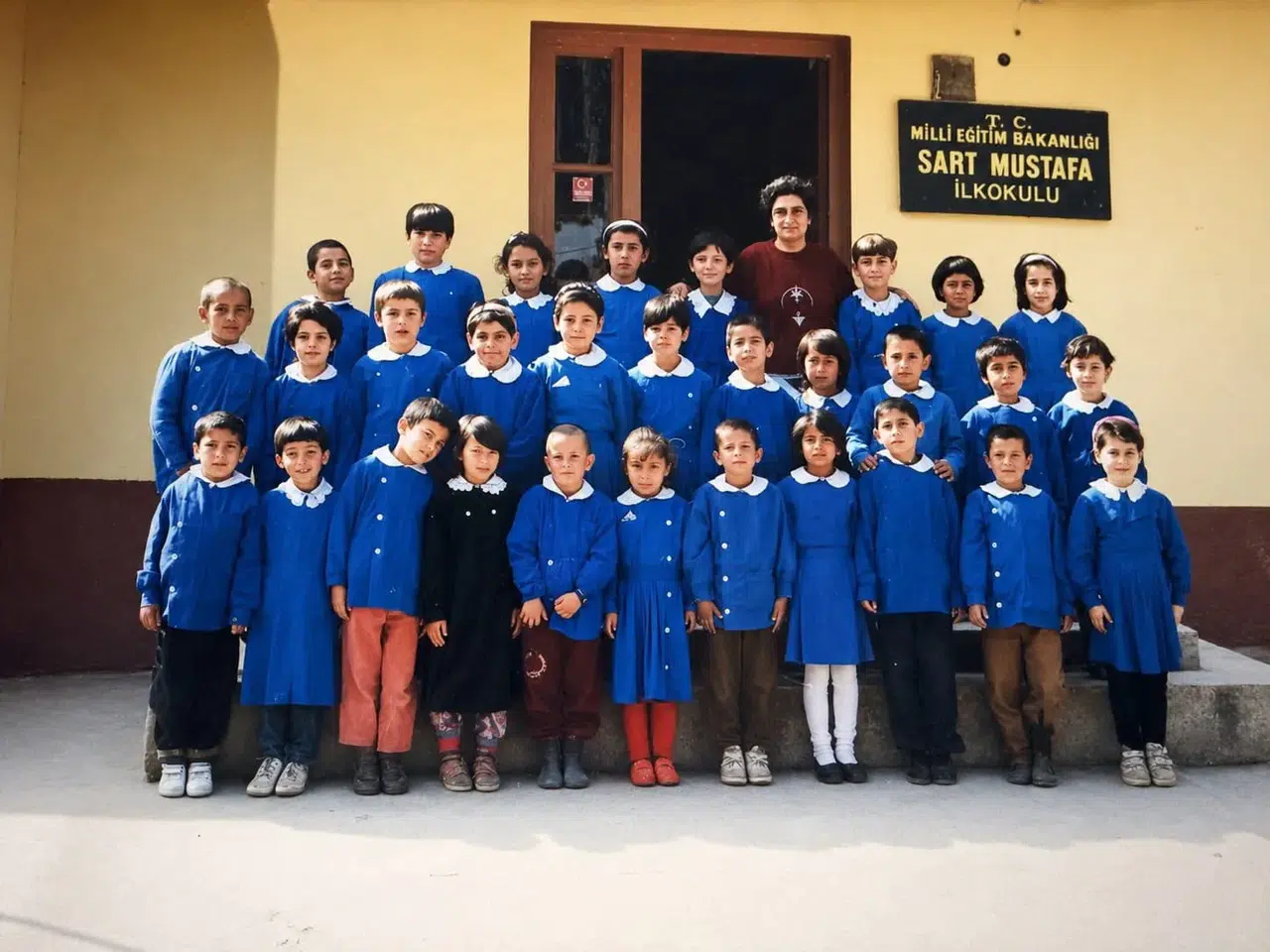 Çocukluk arkadaşları 28 yıl sonra aynı sofrada buluştu: Zaman tünelinde nostaljik yolculuk