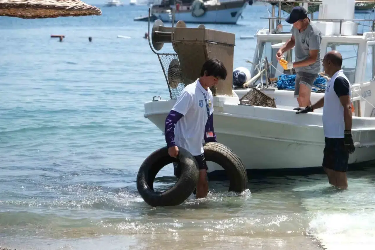 Bodrum'un derinliklerinde gizlenen utanç tablosu: 650 kilo çöp çıktı