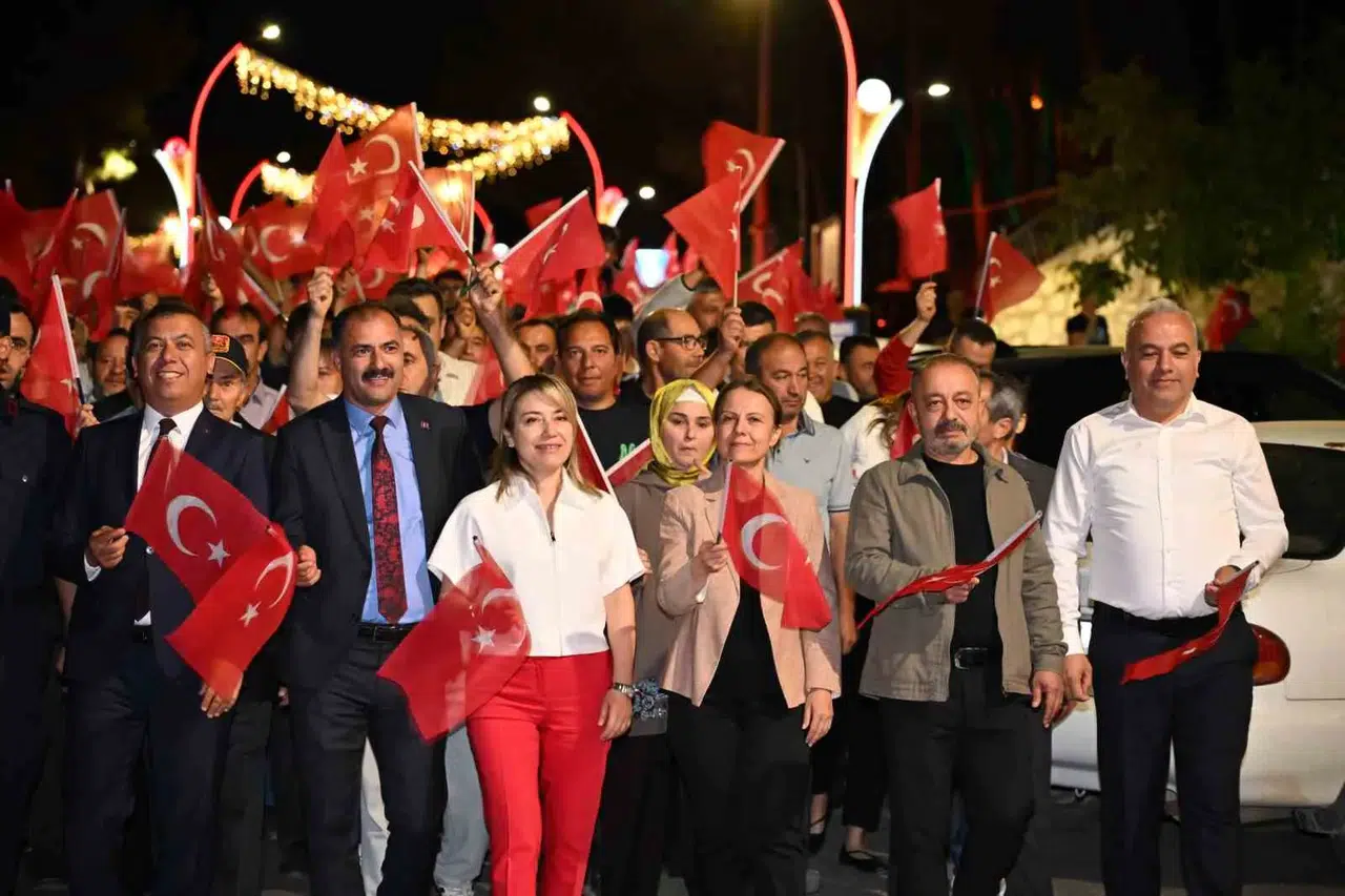 Demirci’de 15 Temmuz ruhu: Kahramanlık ezgileri meydanları inletti