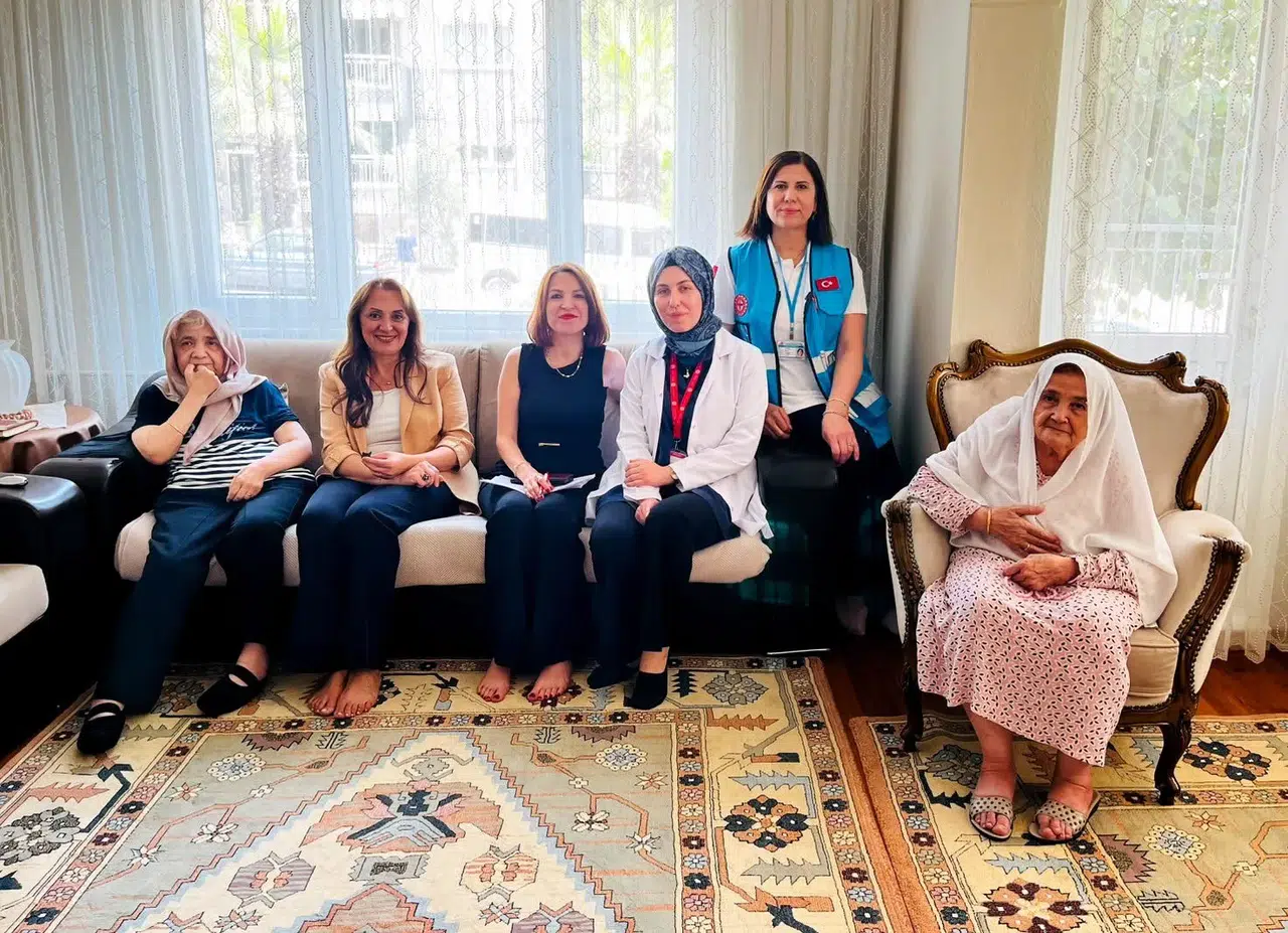 Denizli’de şifa kapıya geldi: 44 bini aşkın hastaya dokundular