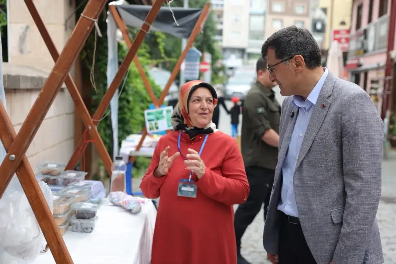 Kütahya’nın tarih kokan sokağında kültür şöleni: Yerel üretici vitrine çıktı