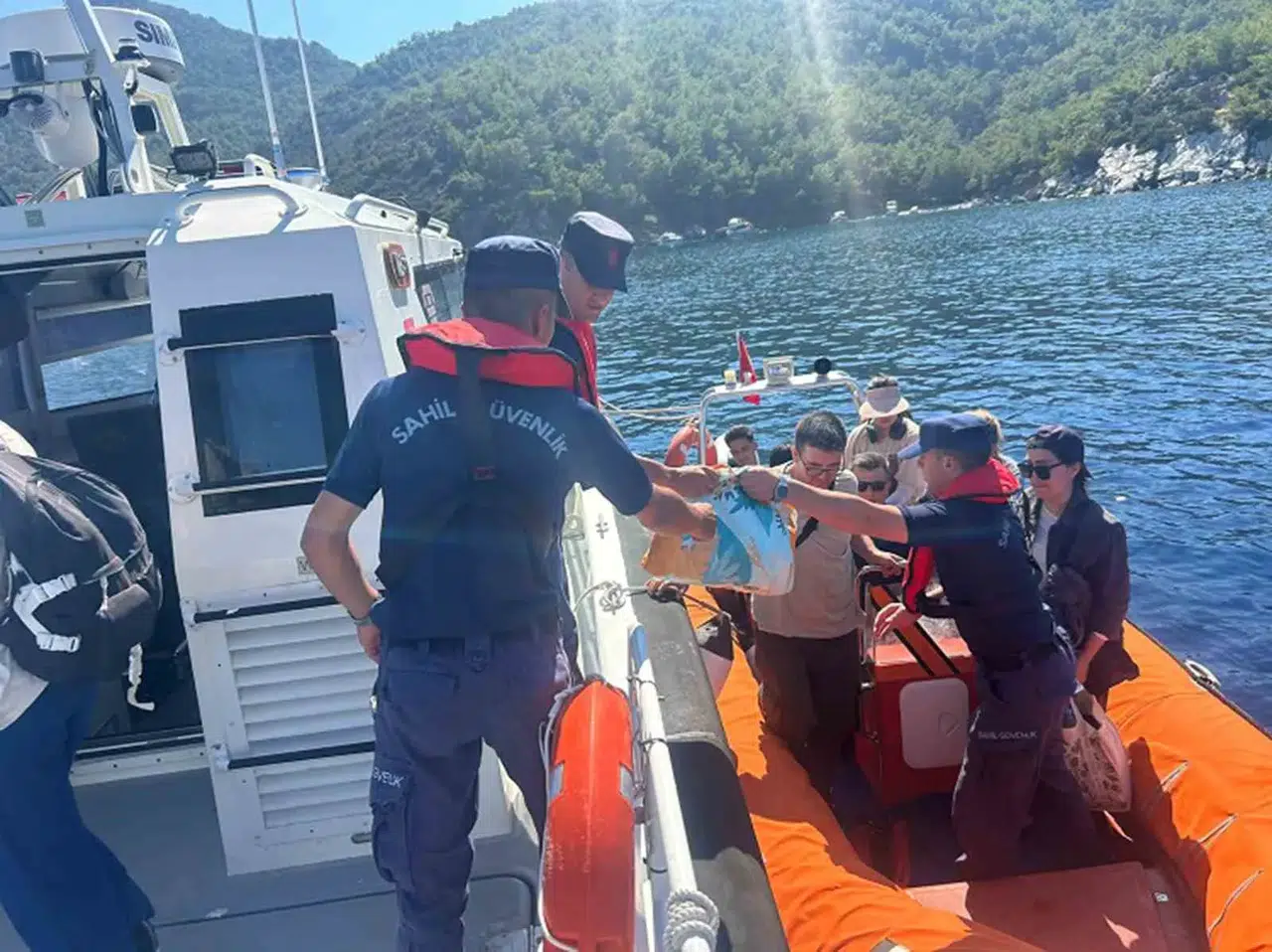 Datça kıyılarında hareketli saatler: 19 düzensiz göçmen yakalandı