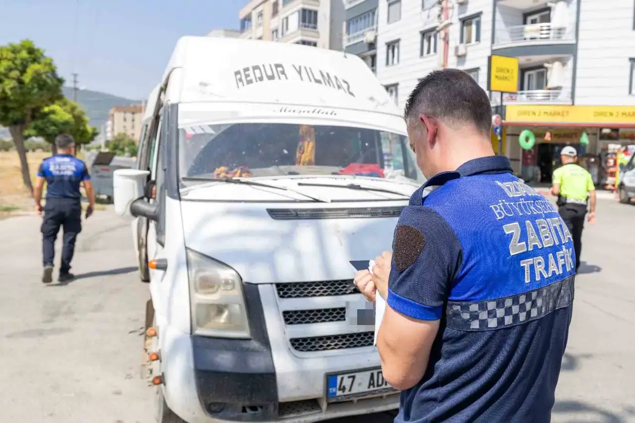 Torbalı’da tarım işçilerinin can güvenliği için şafak operasyonu: Korsan servisler trafikten men edildi