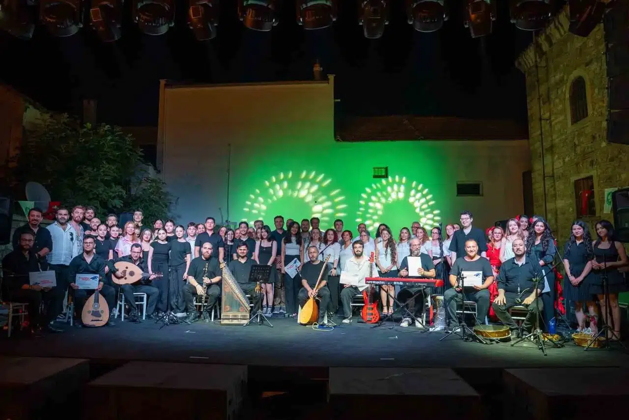 Manisa'da sanat dolu final: Öğrenciler sahnedeki başarılarıyla büyüledi