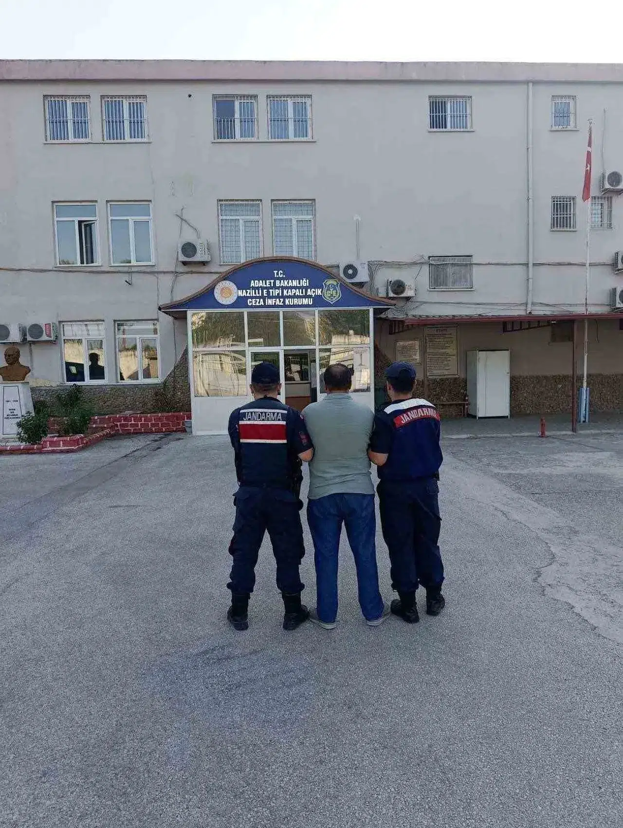 Aydın'da firari avı: İki ilçede operasyon düğmesine basıldı