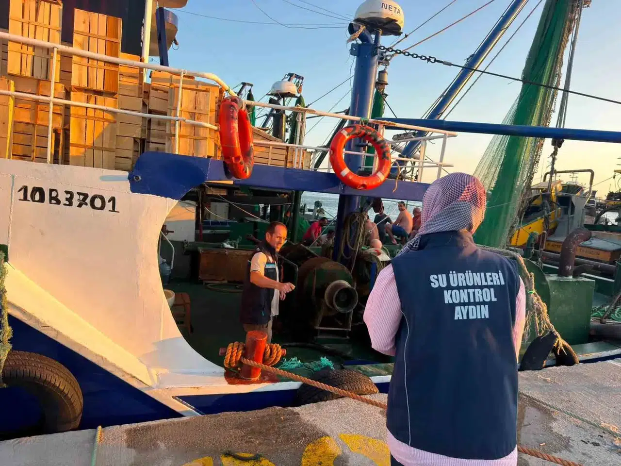 Didim denizlerinde sürdürülebilir avcılık mesaisi: Ekipler tekneleri tek tek inceledi