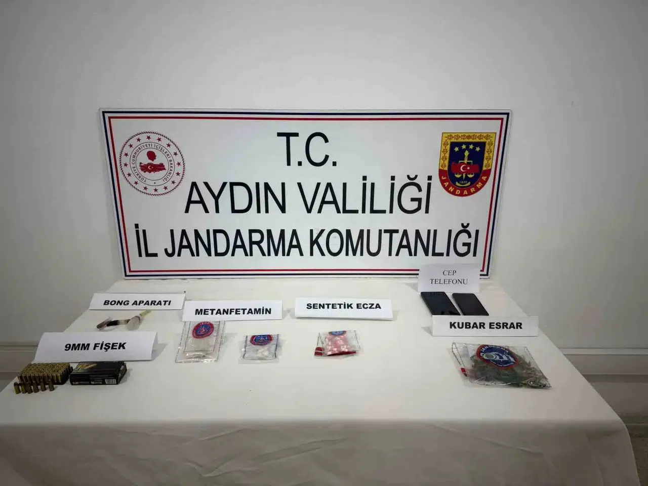 Sultanhisar jandarmasından zehir tacirlerine şafak baskını: Cephanelik gibi ev