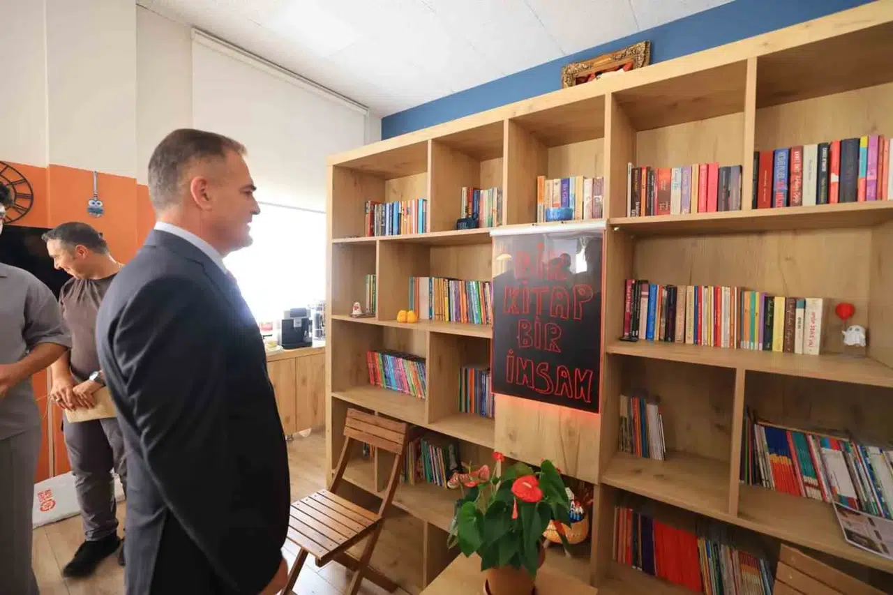 Ula’da okuma kültürüne yeni bir soluk: Ata Kitap Kafe kapılarını açtı