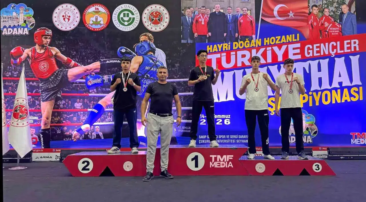 Manisalı dövüşçüler Adana’dan madalyalarla döndü