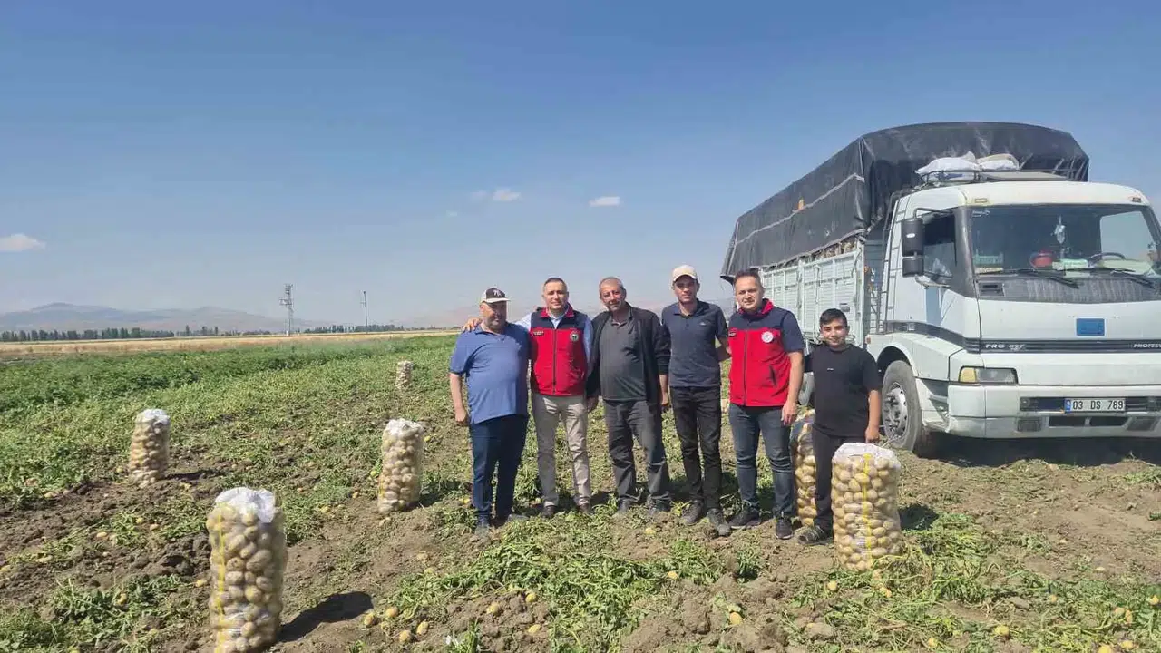 Çölovası’nda toprak bereketi sofralara taşıyor: Patates hasadında yüzler gülüyor