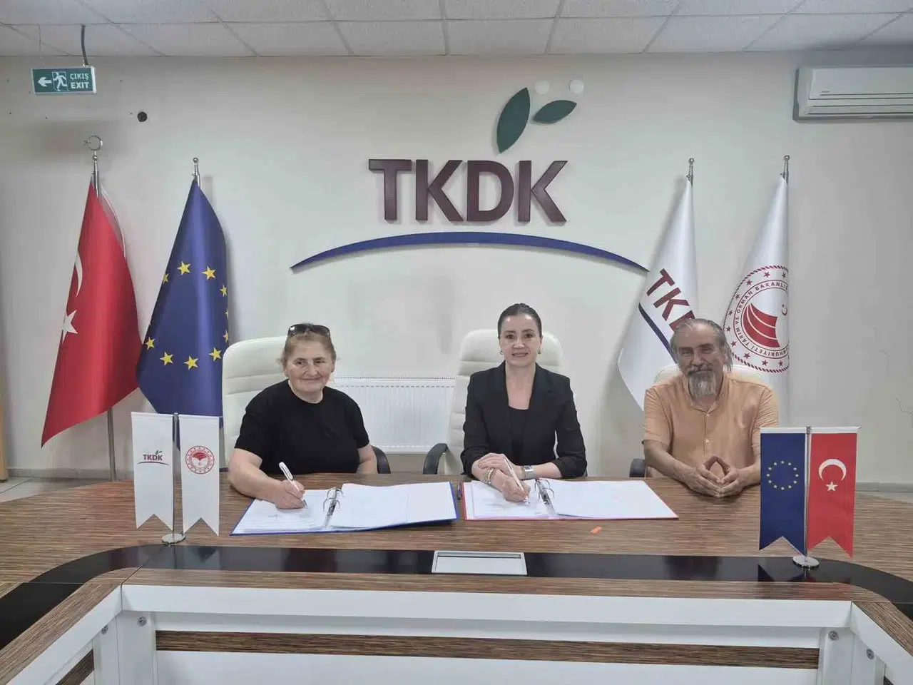 Altıntaş’ta üretim hamlesine TKDK desteği: Milyonluk yatırım için imzalar atıldı