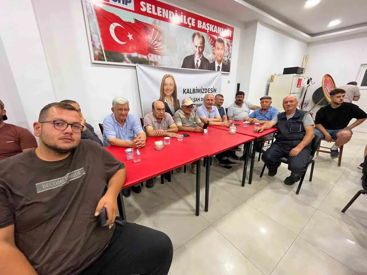 Manisa'da siyasi deprem: Selendi teşkilatı rotayı Yeni Parti'ye kırdı
