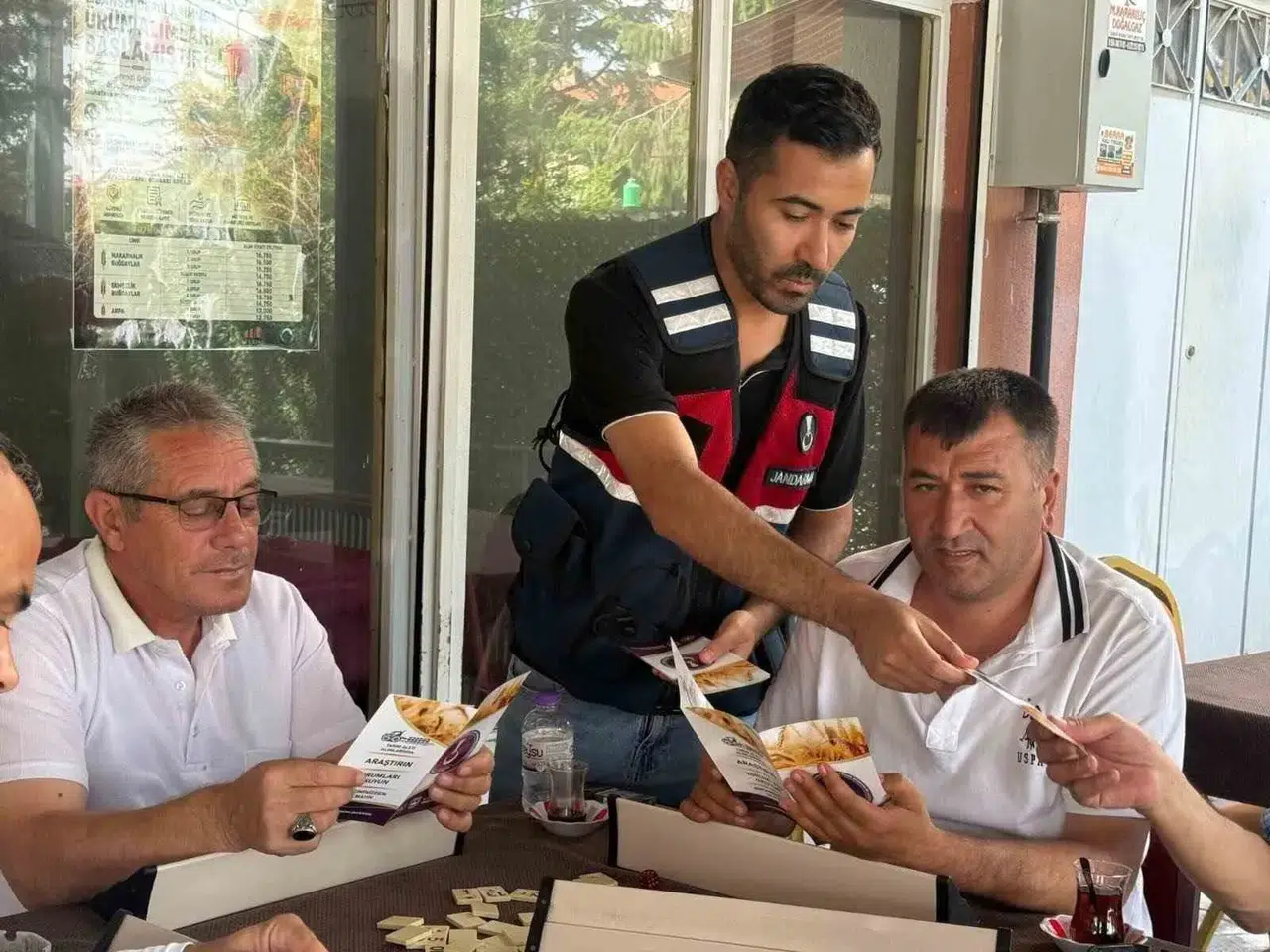 Afyonkarahisar jandarmasından dijital suçlara karşı kalkan: 143 kişiye kritik uyarı