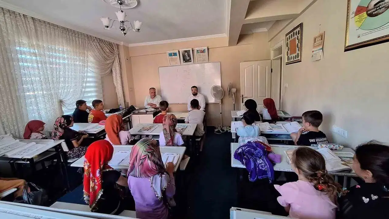 Sarıgöl’de camiler cıvıl cıvıl: Müftü Güvenir’den eğitim seferberliğine tam destek