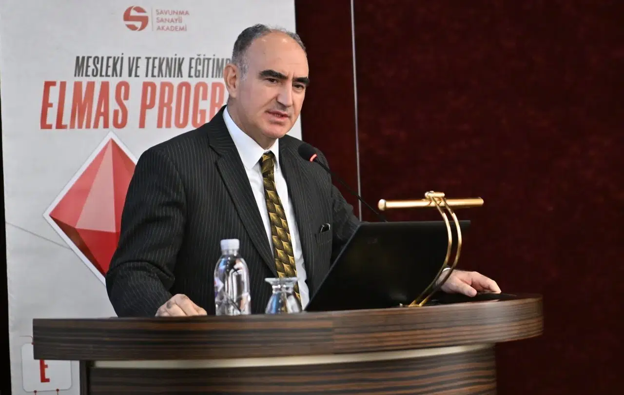 Manisa Valisi Vahdettin Özkan’ı yasa boğan kayıp: Annesini son yolculuğuna uğurladı