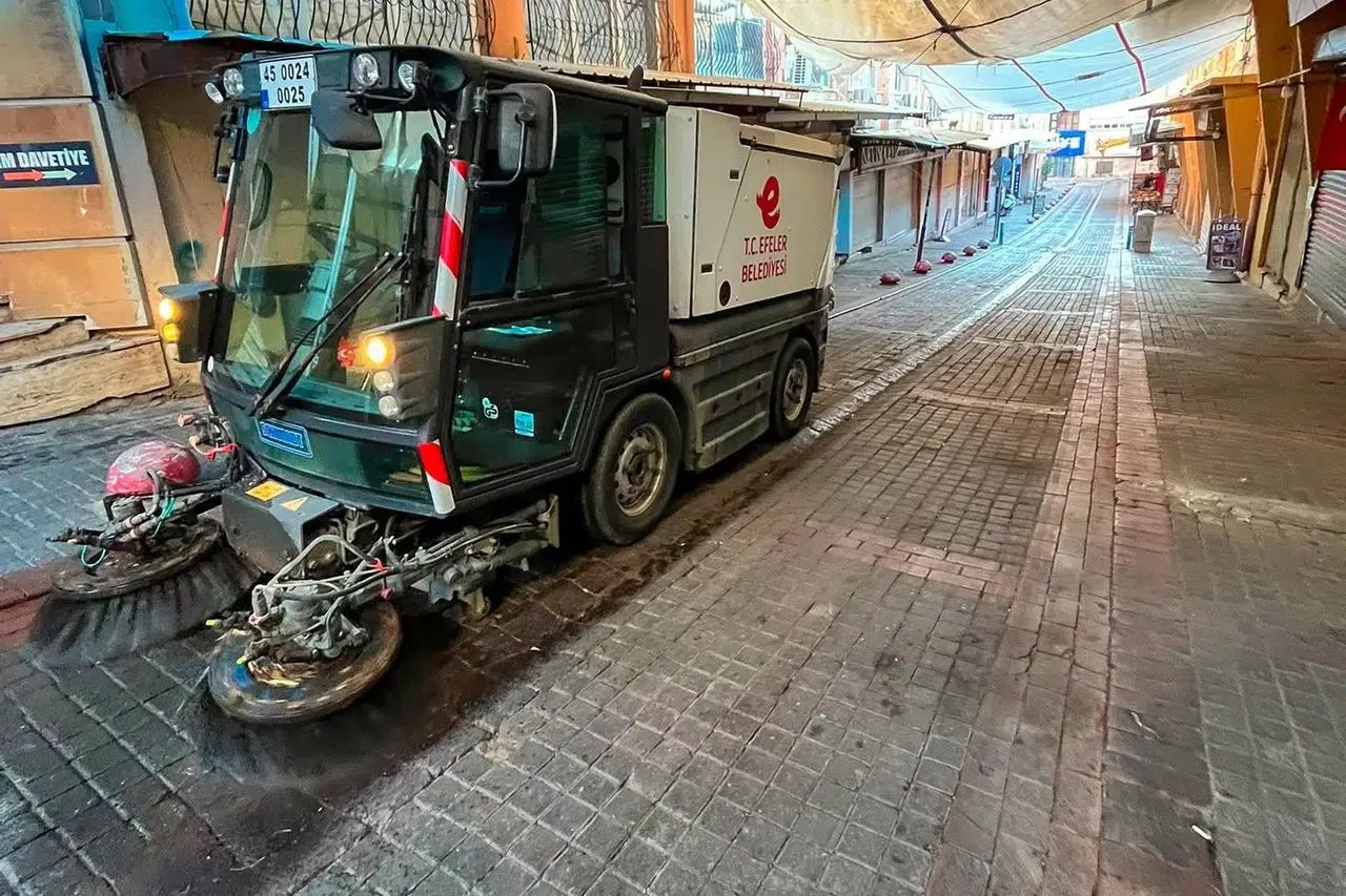 Efeler’in kalbinde bahar temizliği: Tarihi doku pırıl pırıl oldu