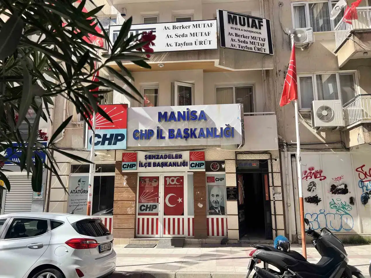 Manisa CHP İl Binasında gergin anlar: Tartışma kavgaya dönüştü