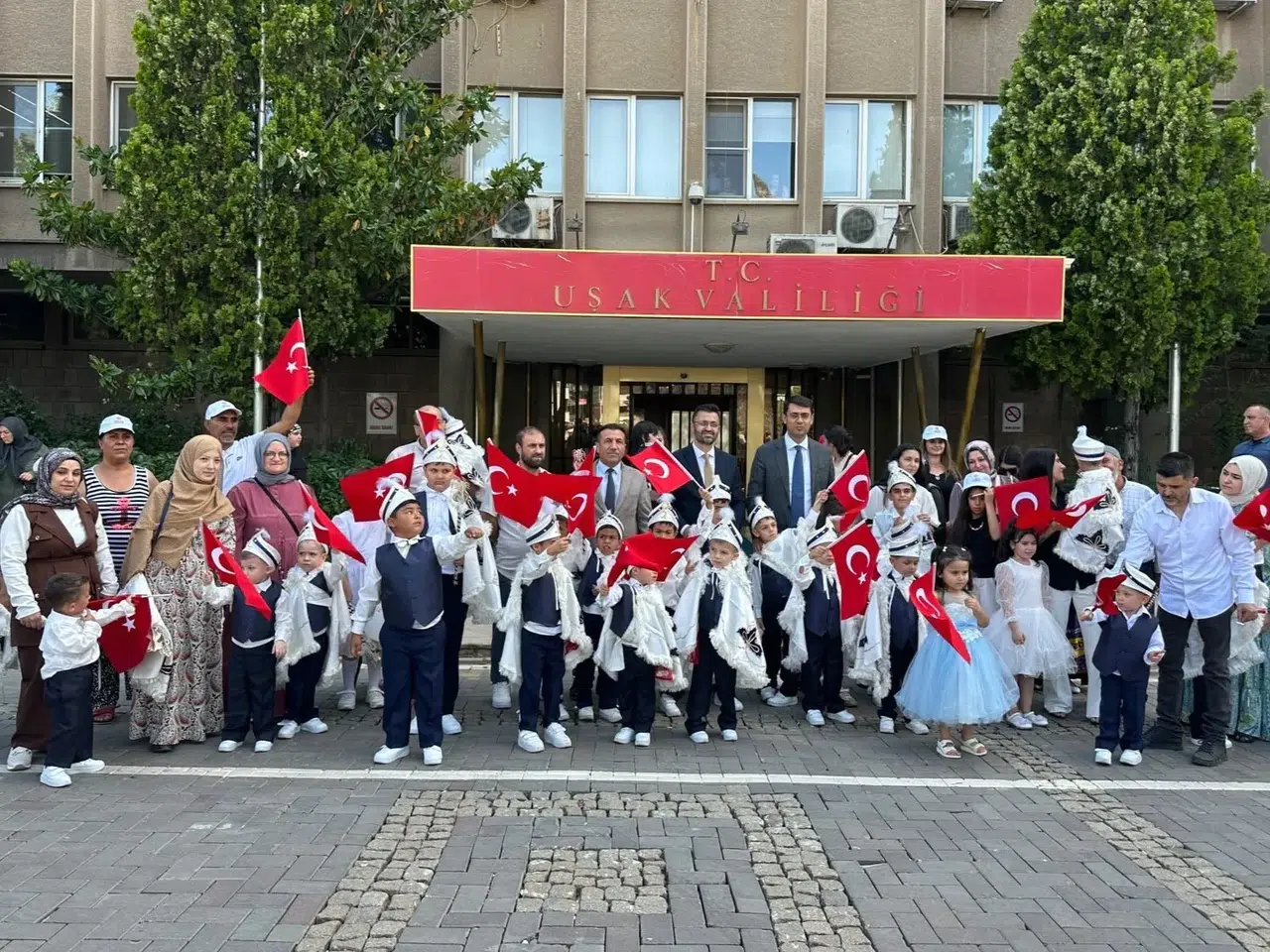 Uşak’ta asırlık gelenek yaşatıldı: 25 çocuk için unutulmaz şölen
