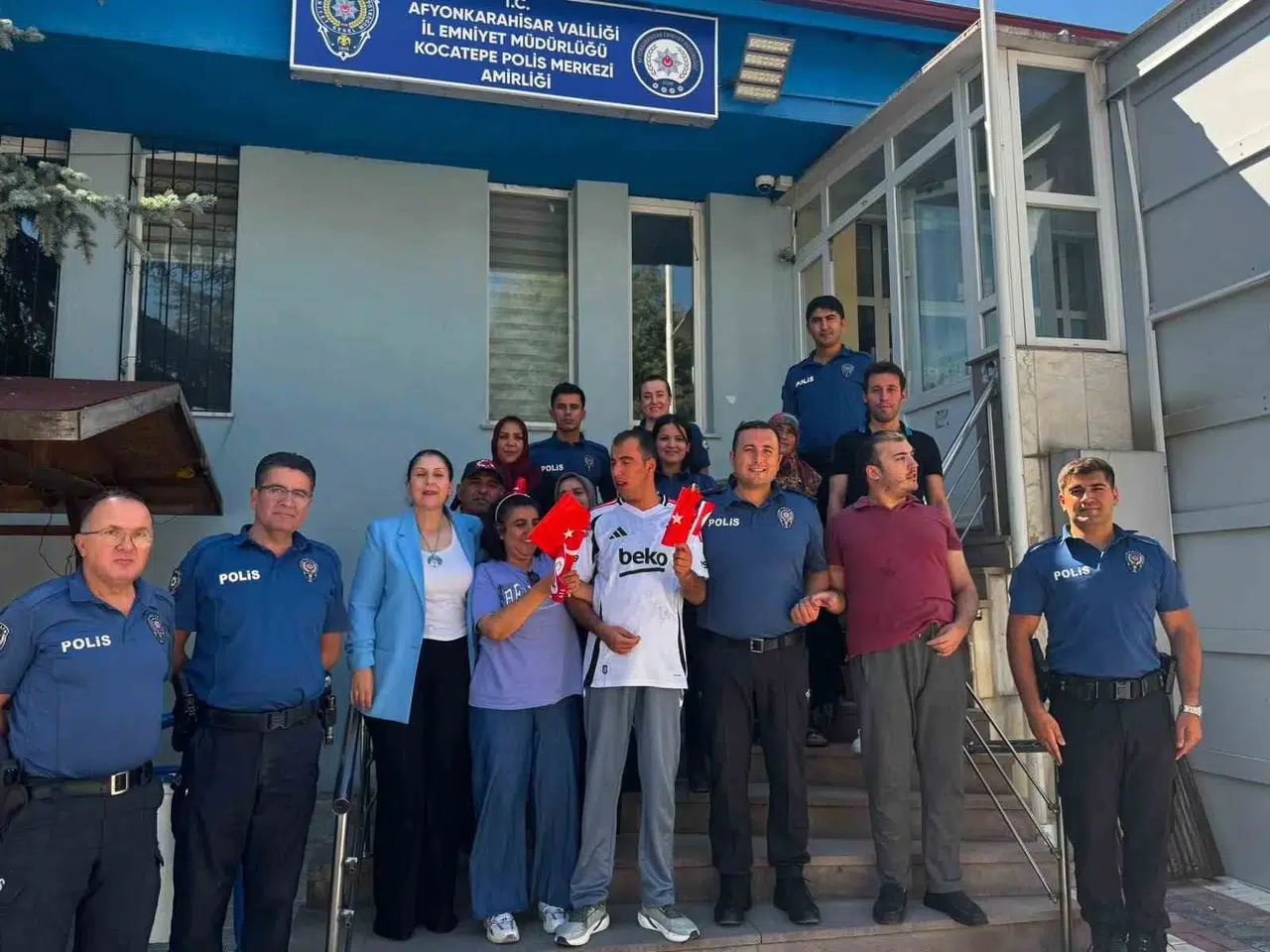 Afyonkarahisar’da anlamlı ziyaret: Başkomisere otizmli çocuklardan özel teşekkür