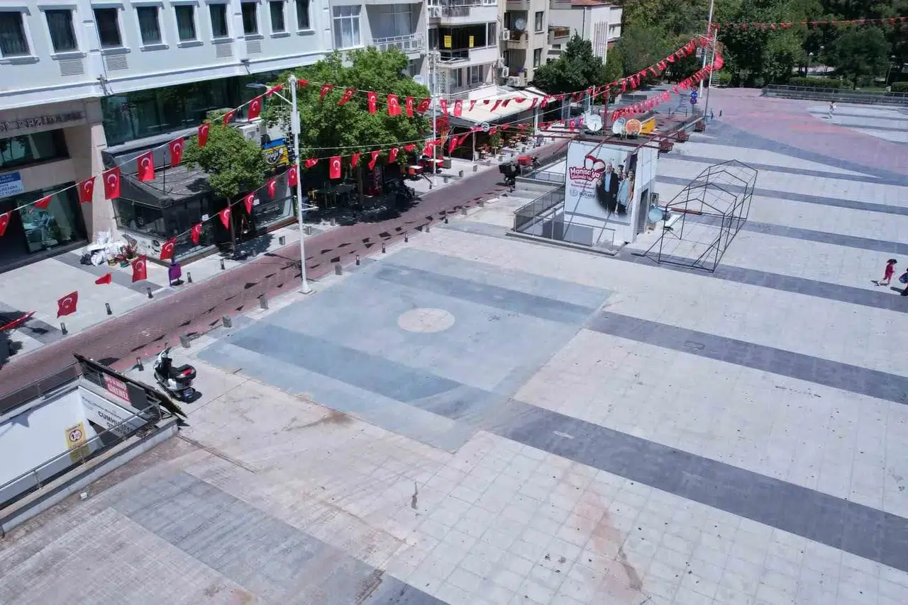 Manisa’da kaldırımlar yayalara açıldı: İşgalci unsurlara zabıta engeli
