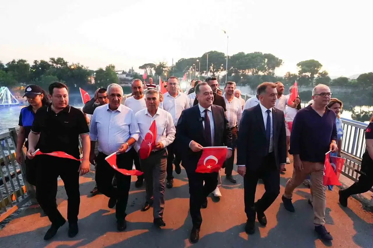 Adala’da Hermos rüzgarı esti: Onur Akın ile unutulmaz gece