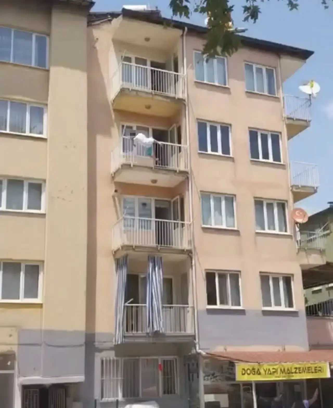 Denizli'de korku dolu anlar: İkna çabaları sonuçsuz kaldı, balkondan atlayarak canına kıydı
